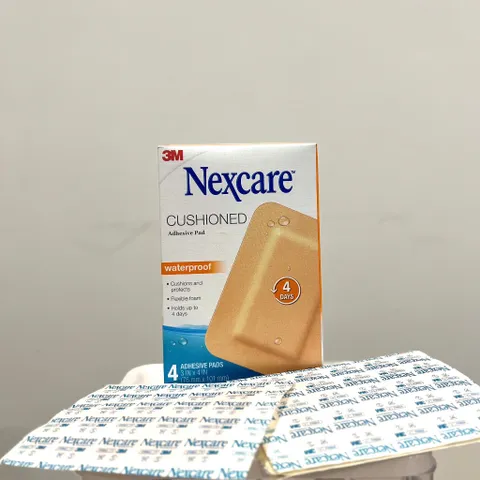 Hộp 4 miếng gạc vô trùng chống thấm nước Nexcare 3M AWP34, 7,6 x 10,1cm, sản xuất tại Mỹ