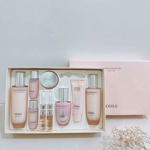 Bộ chăm sóc da trắng hồng Ohui Miracle Moisture Set 9 sản phẩm - Dưỡng ẩm hoàn hảo với công nghệ Chiffon-Ceramide cho làn da mềm mịn, rạng rỡ. 764677