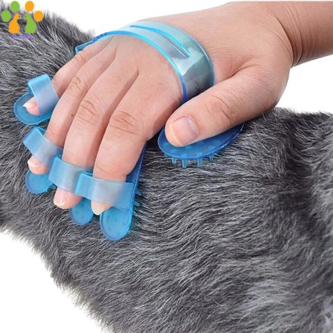 Găng tay tắm massge cho chó mèo bằng nhựa dẻo giúp chải lông, gỡ rối đánh bông lông , làm sạch lông rụng hình bàn tay