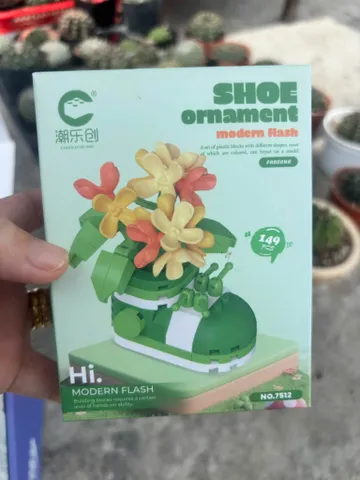 Bộ lắp ráp Hoa Nhựa hình chiếc giày