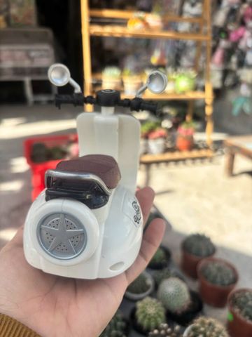 Đồ chơi nhựa - Xe vespa chạy trớn