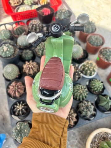 Đồ chơi nhựa - Xe vespa chạy trớn