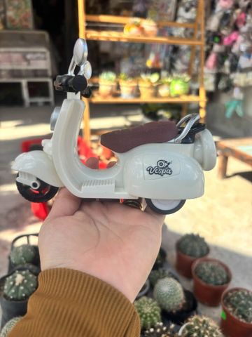 Đồ chơi nhựa - Xe vespa chạy trớn