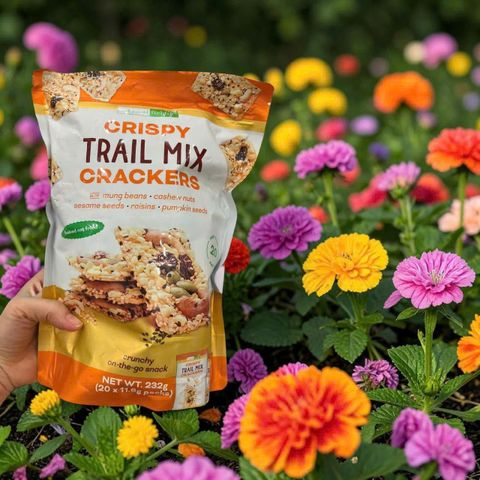 Bánh Crispy Trail Mix Crackers Tropical Fields Hỗn Hợp Hạt Và Trái Cây 394g