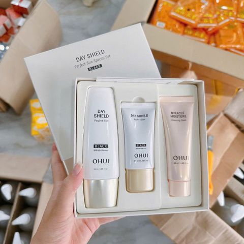 SET CHỐNG NẮNG DAY SHIELD PERFECT SUN BLACK/ RED SPF 50+/ PA++++ 3 món