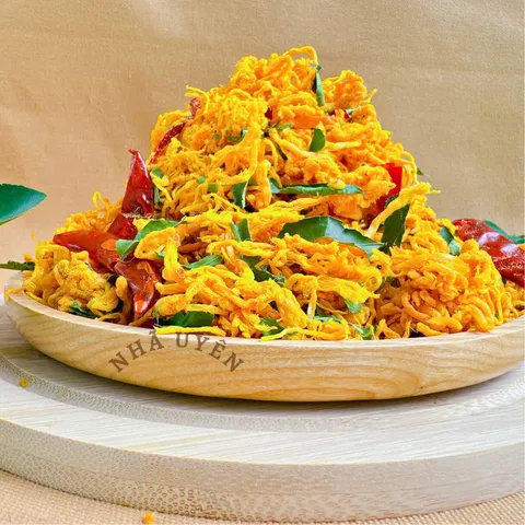 Khô gà lá chanh đặc sản, tươi ngon, đậm đà, hấp dẫn, đơn 800k tặng quà