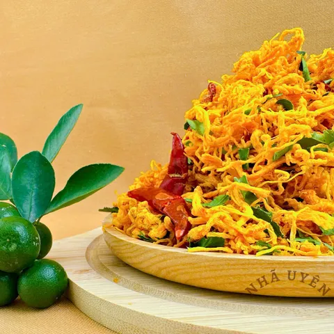 Khô gà lá chanh đặc sản, tươi ngon, đậm đà, hấp dẫn, đơn 800k tặng quà