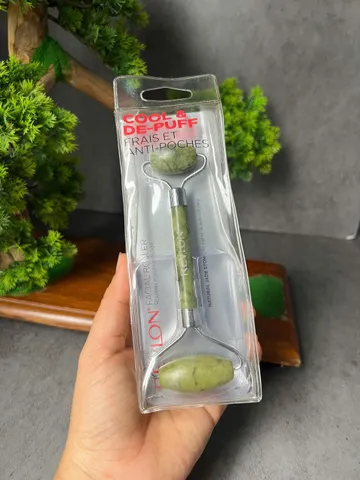 [Sale] Thanh lăn mát xa mặt và mắt Revlon Jade Facial Roller 