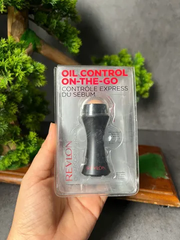 Thanh Lăn hấp thụ dầu thừa và bã nhờn - Revlon Oil Control On The Go