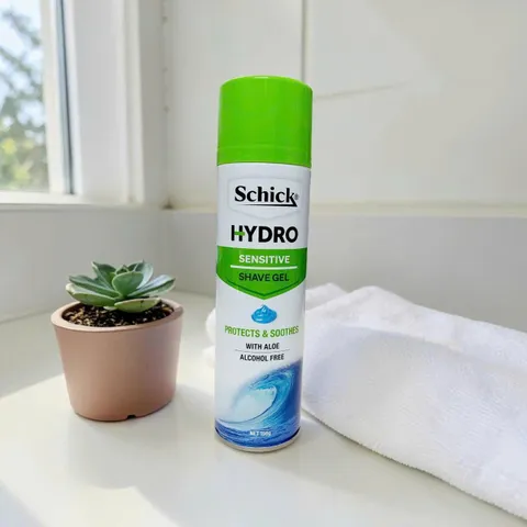 Schick Hydro Shave Gel Sensitive 198g Gel Cạo Râu Aloe Vera