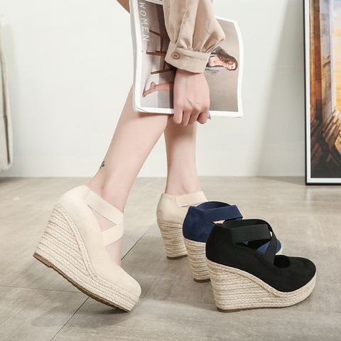 Giày Gót Nêm Mũi Tròn Lịch Sự Cho Nữ AG24