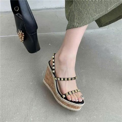 (THANH LÝ HÀNG LẺ SIZE) Dép Sandal Đế Xuồng Hở Mũi Đinh Tán Thời Trang AG19