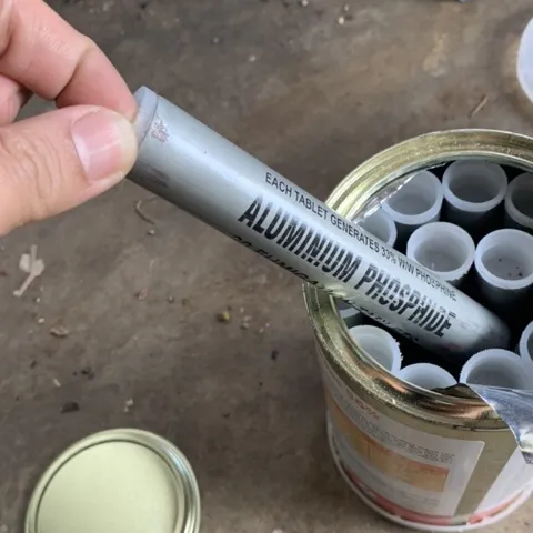 Thuốc xông mọt nông sản QUICKPHOS 56% tiêu diệt mọt gạo, lúa, thóc xuất xứ Ấn Độ dạng tuýp 20 viên