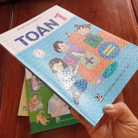 Bọc Sách Vở Decal Trong Suốt - Chống Nước, Chống Rách, Nhiều Kích Cỡ (10 chiếc)