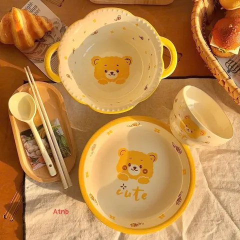 Set 5 Món Bát Đĩa Sứ Gấu Hồng Cute – Bộ Chén Đĩa Decor Cao Cấp Kèm Tô Hai Tai Và Thìa, Gốm Sứ Tráng Men Chịu Nhiệt
