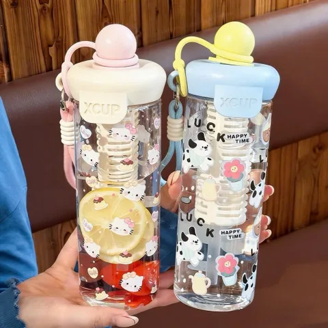 Bình Nước Nhựa 750ml Có Lõi Lọc Trà & Ống Hút - Họa Tiết Hoạt Hình Cute Phong Cách Hàn Quốc (Kèm Quai Xách)
