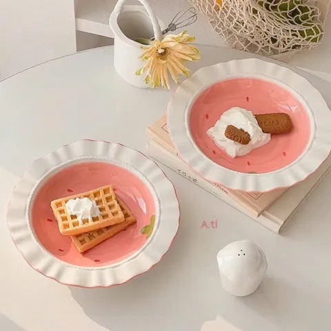 Đĩa Sứ Decor Hình Dâu Tây Viền Sóng - Đĩa Đựng Trái Cây, Bánh Ngọt Dễ Thương Cho Bé, Chụp Ảnh Sống Ảo Cao Cấp