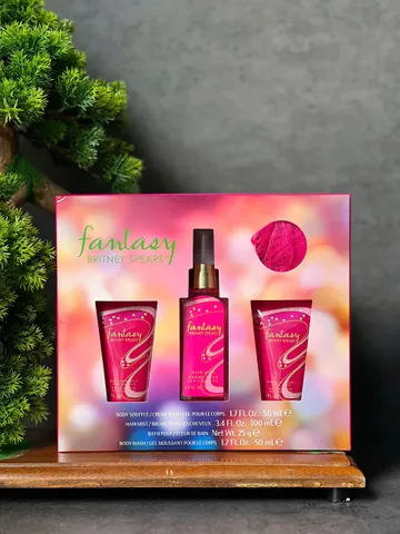 Set quà tặng Britney Spears Fantasy (gồm sữa tắm, body lotion, xịt dưỡng tóc, bông tắm)