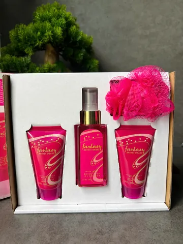 Set quà tặng Britney Spears Fantasy (gồm sữa tắm, body lotion, xịt dưỡng tóc, bông tắm)