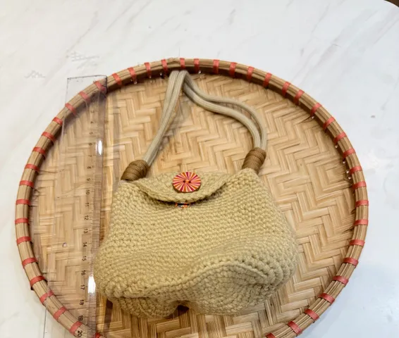 Túi xách mini làm thủ công bằng len dùng để đựng đồ hoặc treo trang trí