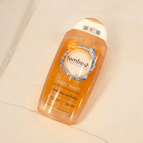 Dung dịch vệ sinh phụ nữ cao cấp hằng ngày Femfresh Daily Intimate Wash (250ml)