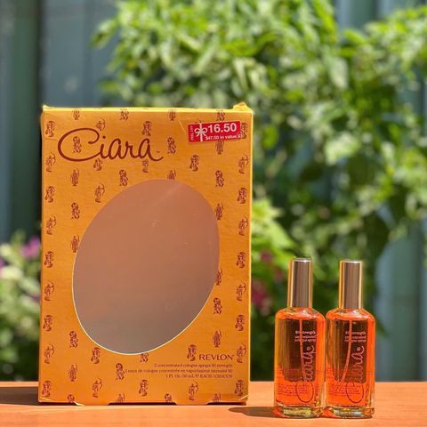 Bộ quà tặng gồm 2 chai nước hoa Revlon Ciara