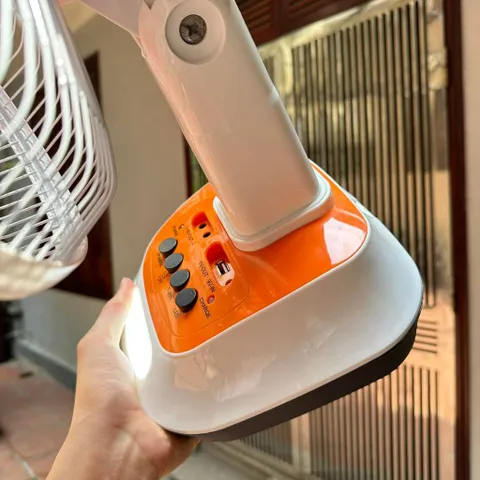 Quạt bàn tích điện, có sạc điện thoại, có đèn chạy điện 220v 12 inch hãng EASY POWER 776633