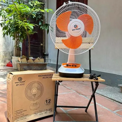 Quạt bàn tích điện, có sạc điện thoại, có đèn chạy điện 220v 12 inch hãng EASY POWER 776633