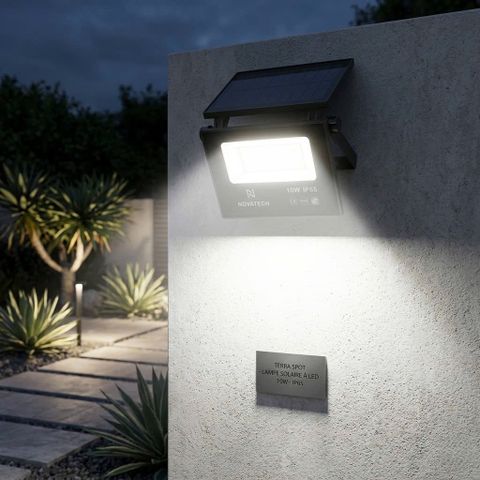 Đèn pha Led năng lượng mặt trời Novatech ( Pháp ), 10W chống nước IP65, liền Panel 776653