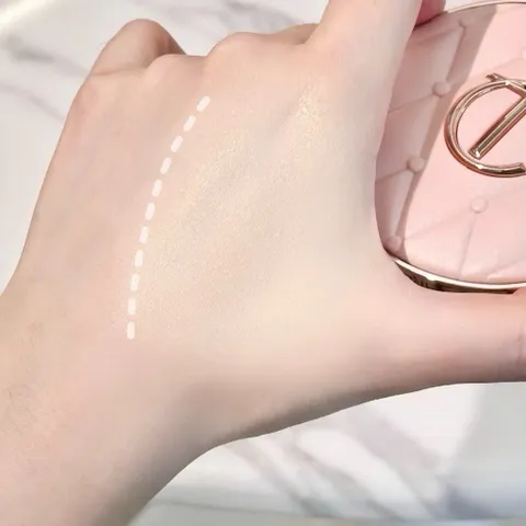 Phấn nước Charlotte Tilbury Pillow Talk Beautifying Cushion Foundation tone da sáng tự nhiên Fullsize