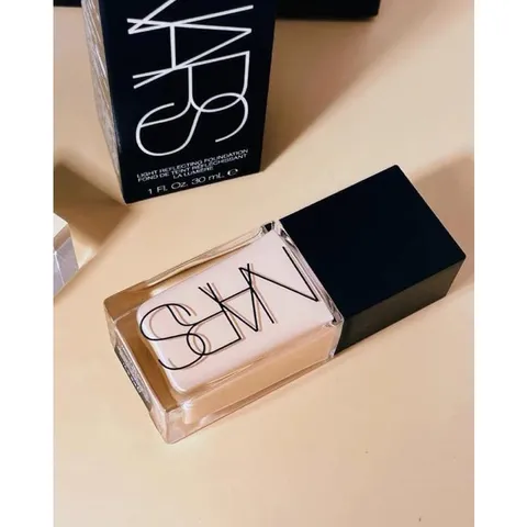 Kem nền Nars Light Reflecting Foundation 𝟑𝟎ml