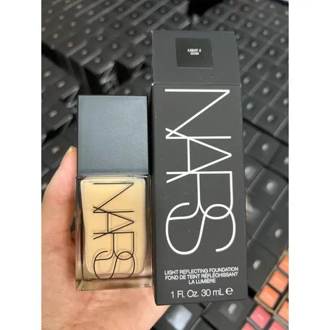 Kem nền Nars Light Reflecting Foundation 𝟑𝟎ml