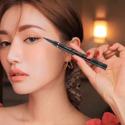 Bút Kẻ mắt đen eyeliner chống nước nhanh khô bền vững 2mlm
