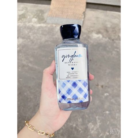 Xịt thơm +Sữa tắm Bath and Body works Gingham Thơm quến rũ