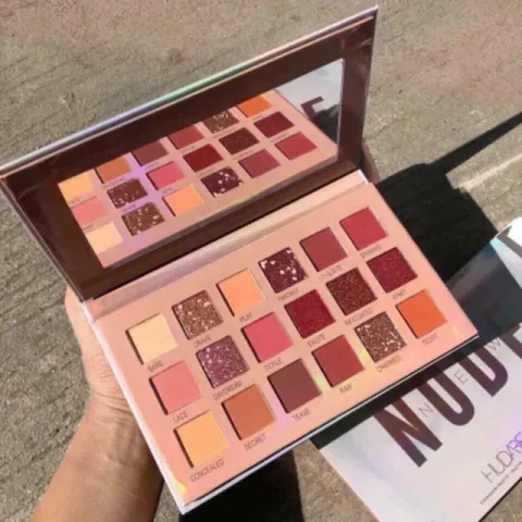 Bảng phấn mắt hoa hồng 18 màu Beauty nội địa Trung