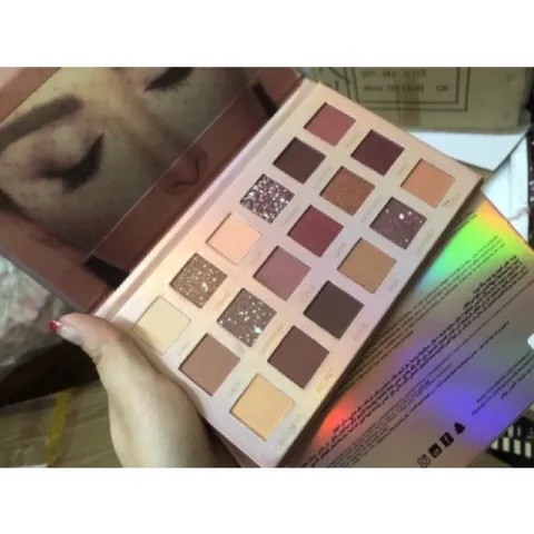 Bảng phấn mắt hoa hồng 18 màu Beauty nội địa Trung