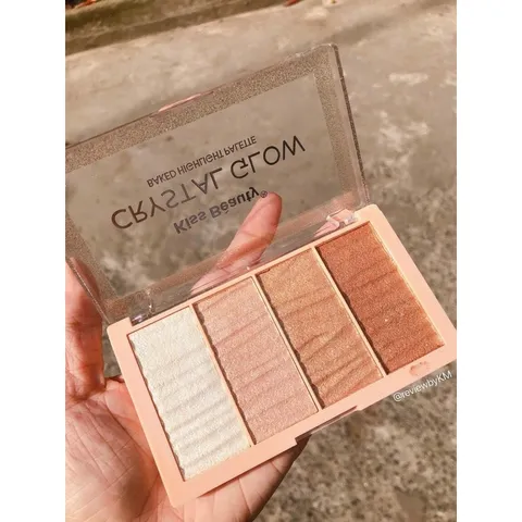 Má hồng Bắt sáng ánh nhũ Crystal Glow 777133