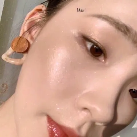 Xịt nhũ bắt sáng Makeup fixer Shiny Skin