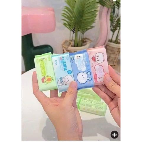 Set 8 Gói Giấy Ướt Mini – Khăn Giấy Ướt Bỏ Túi Siêu Tiện Lợi Cho Bé Và Gia Đình