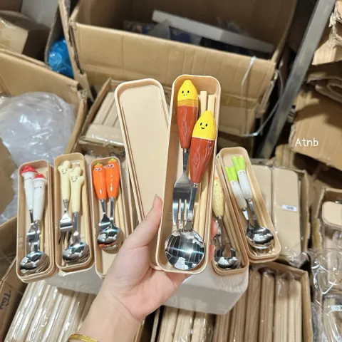 Set đũa thìa dĩa rau củ quả dễ thương kèm hộp đựng tiện lợi(giao hình ngẫu nhiên)