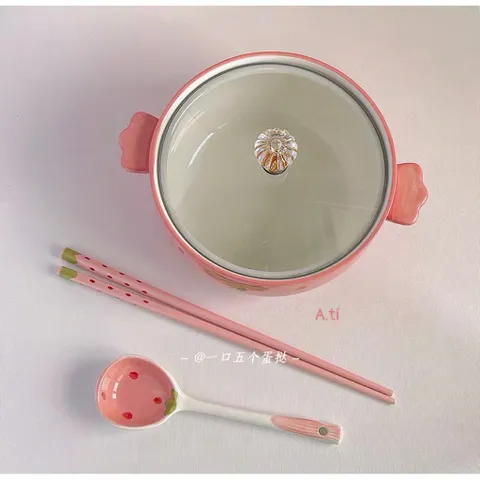 Tô sứ dâu kèm nắp kính + muỗng + đũa siêu xinh – vừa dùng vừa decor