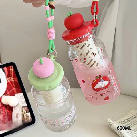 Bình Nước Nhựa Nắp Táo 600ml Siêu Cute – Có Lõi Lọc Tiện Lợi