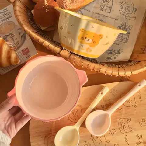 🐻 Set 2 Bát Ăn Sứ Kèm 2 Thìa Cho Bé – Thiết Kế Dễ Thương, An Toàn Cho Trẻ Nhỏ 🍓
