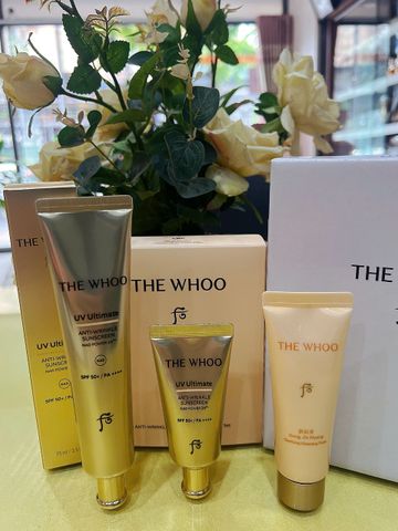 THE WHOO UV Ultimate Anti-Wrinkle Sunscreen NAD POWER 24™ SPF50+/PA++++ (tuýp lớn bên trái và tuýp nhỏ ở giữa).