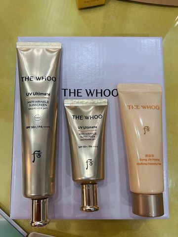 THE WHOO UV Ultimate Anti-Wrinkle Sunscreen NAD POWER 24™ SPF50+/PA++++ (tuýp lớn bên trái và tuýp nhỏ ở giữa).