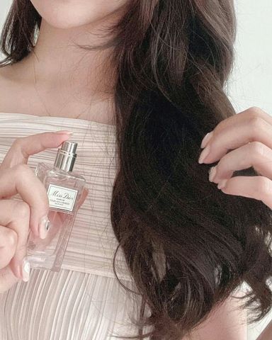 Nước hoa xịt tóc Miss Dior 30ml thơm lâu, dưỡng tóc mềm mượt, hàng chính hãng 🏷️ Giá tốt