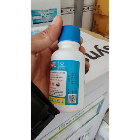 HANTOX 200 100ML Diệt ruồi, muỗi, nhặng, kiến, gián, bọ chét trong trang trại chăn nuôi, gia đình.