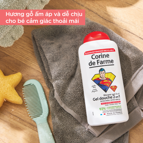 Gel tắm và gội cho bé hương gỗ nồng ấm (của Pháp) - Corine de Farme Shower Gel 2 in 1 Superman 300ml
