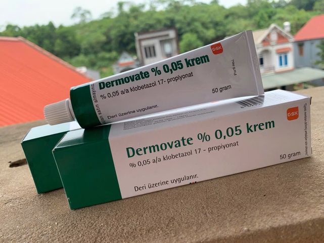 Kem giảm vảy nến DERMOVATE CREAM 50g viêm da dưỡng da nấm tay chân nấm ngứa á sừng tổ đỉa khô da mụn nhọt bóng nước sần sùi mụn đỏ