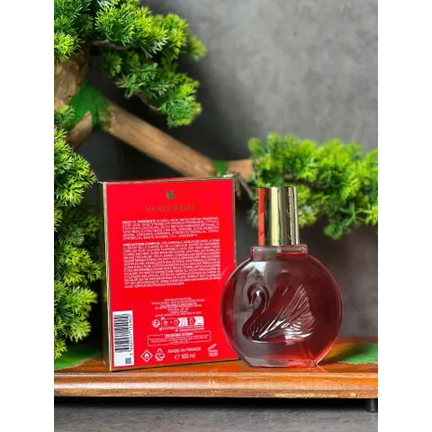 Thanh lí chai đã mở bao nilong Nước hoa nữ Vanderbilt In Red by Gloria Vanderbilt